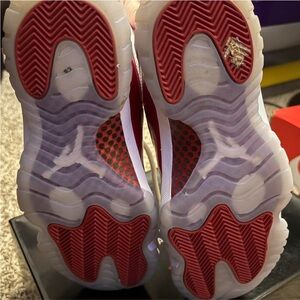 Jordan Cherry red 11’s men size 9